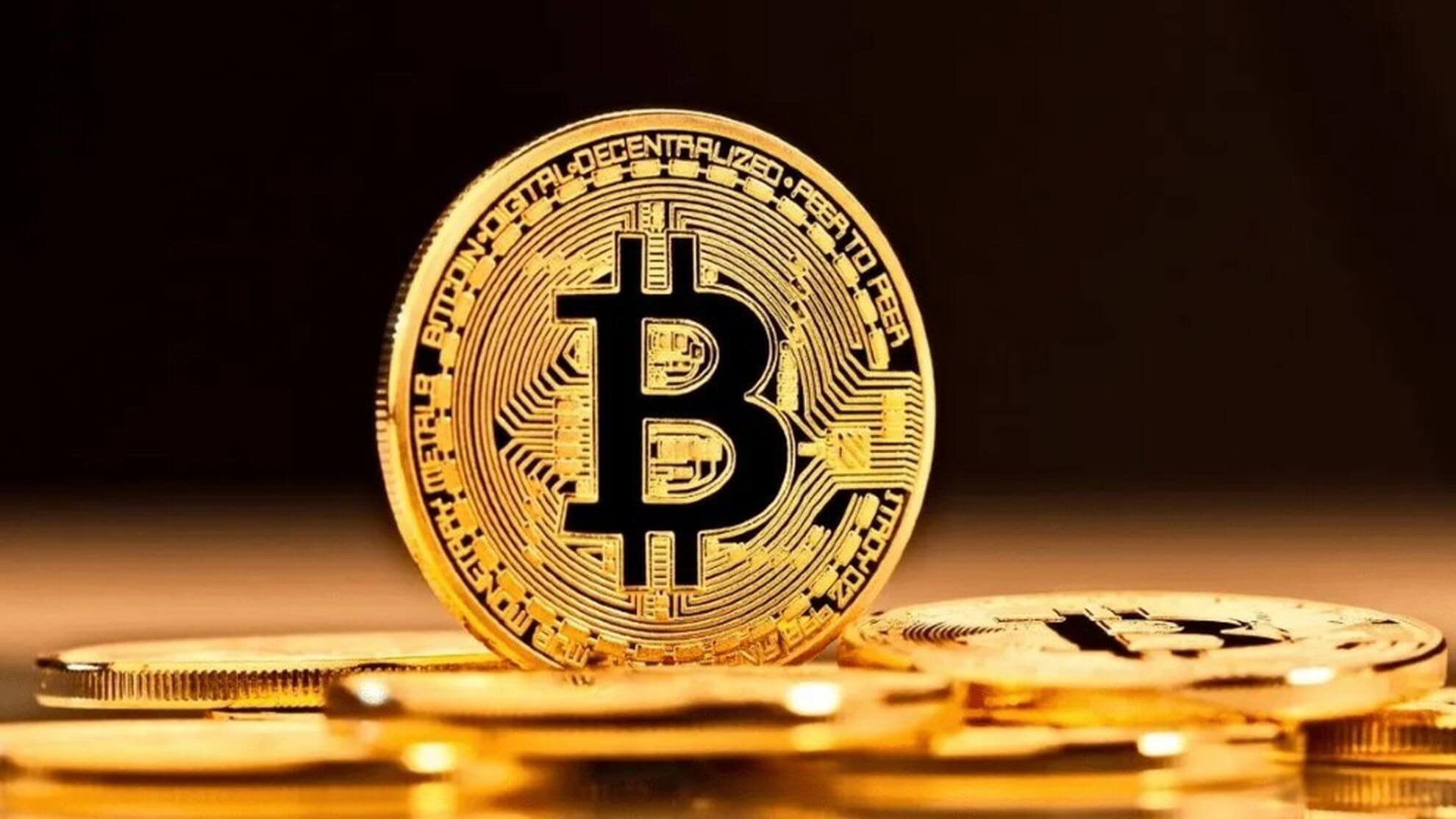 golden bitcoin surround by other bitcoins lying down
